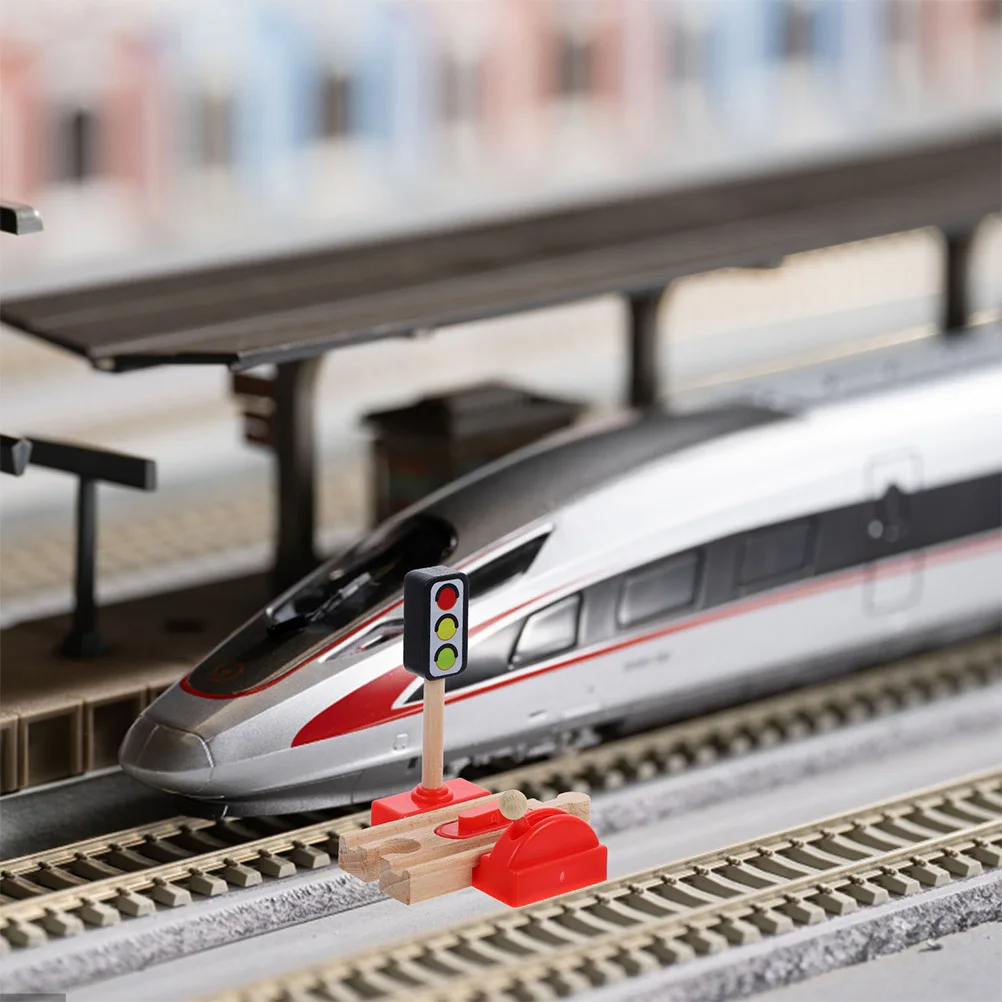 1Set Holz Eisenbahngleis Zubehör Niedliche DIY Tankstelle und Lift Road Block für Kinder Feinmotorikentwicklung Sandtisch