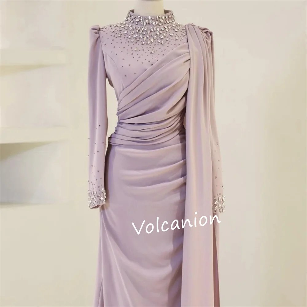 تخصيص الشيفون الطية مطرزة مستقيم الياقة العالية فساتين متوسطة الطول مناسبة مخصصة حفلة موسيقية بسيطة الكلاسيكية مطابقة