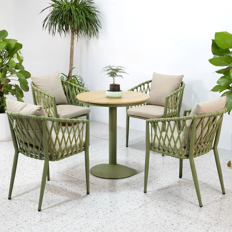 

Outdoor rattan tables and chairs Garden courtyard Terrace Outdoor leisure tables and chairs Green plastic wood balcony Three