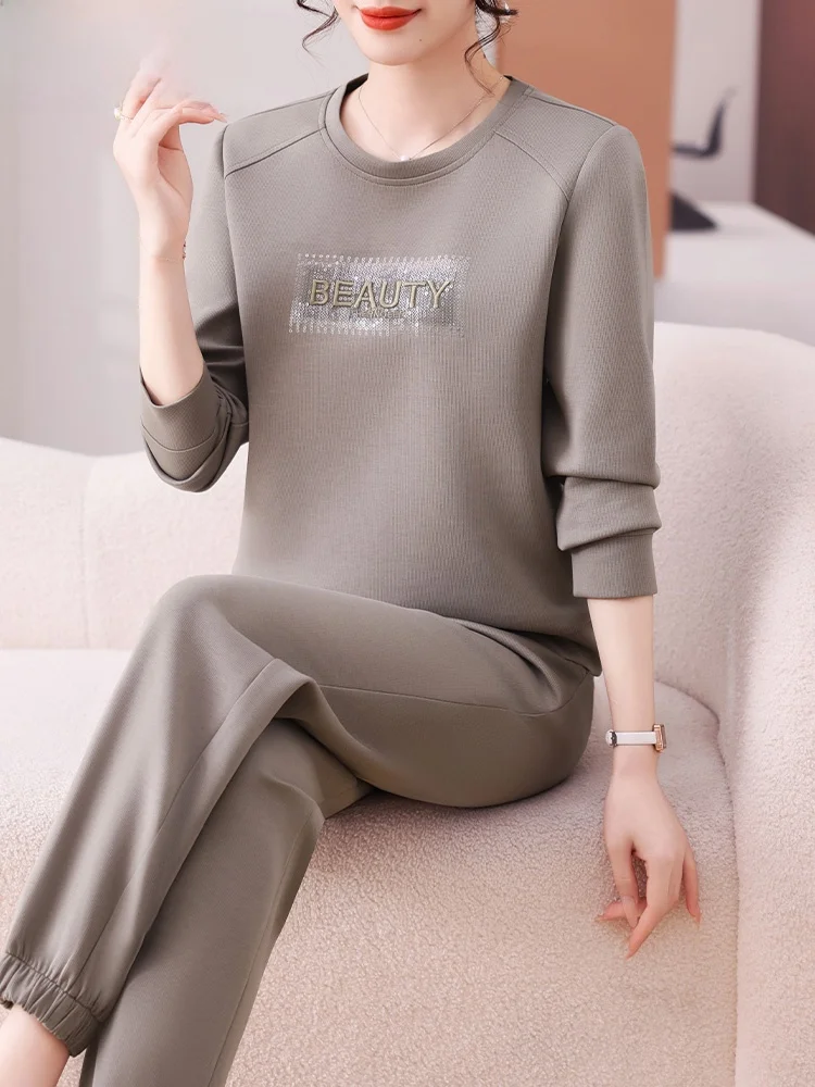 

Весенний модный спортивный костюм для молодых мам: повседневный комплект из двух предметов для женщин среднего возраста, удобный, свободного кроя