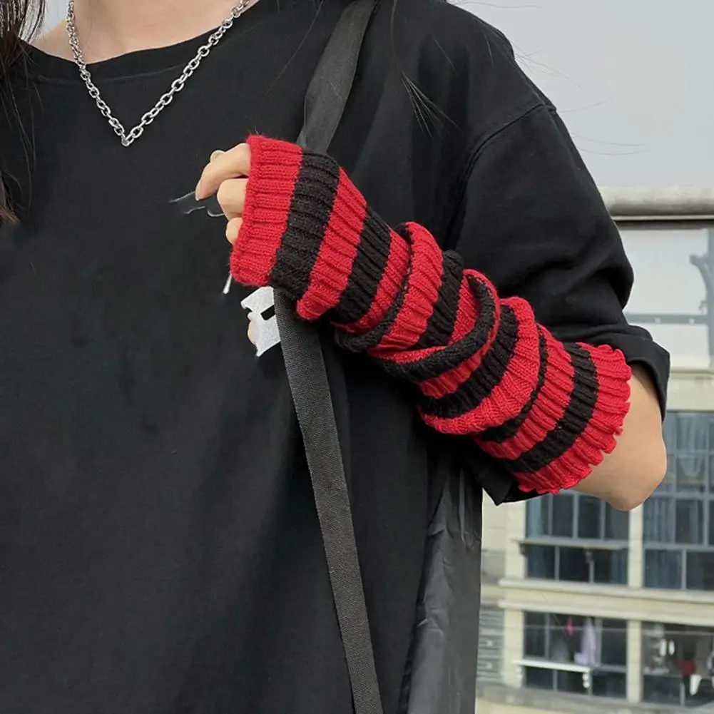 Guanti in maglia elasticizzata scaldamuscoli a righe rosse-nere con Design a foro per le donne lunghezza del gomito Unisex elastico per Cosplay