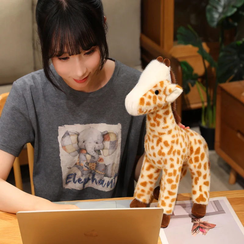25/35 cm Simulation Giraffe Plüsch Lebensechte Gefüllte Puppe Hause Ornament Zoo Souvenir Geburtstag Geschenke – Detail 6
