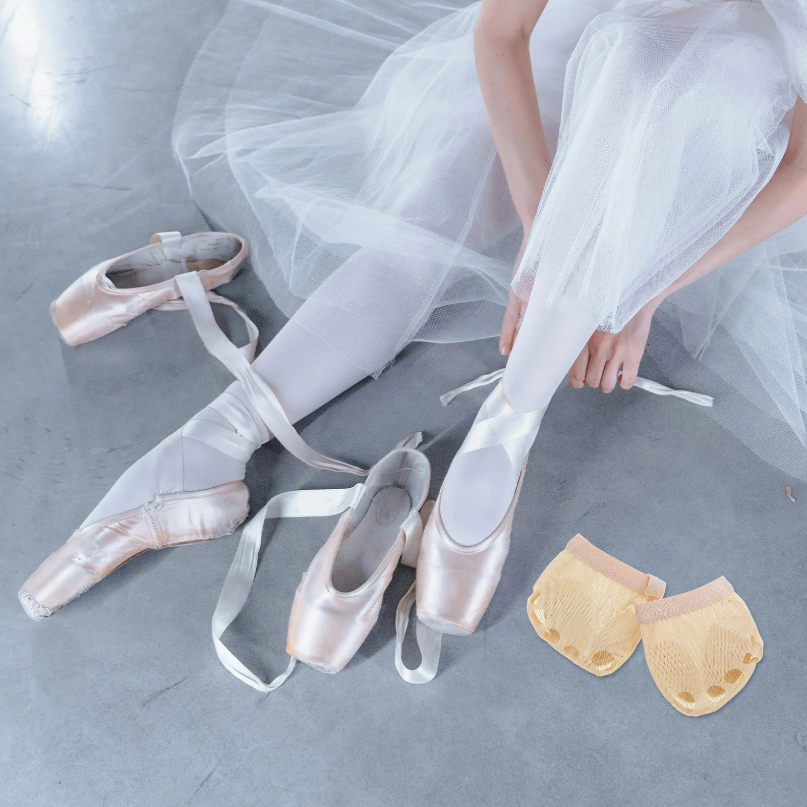 

1Pair Ballet Forefoot Cushion Elastic Half Sole Dance Shoes Size S 5 Holes Breathable Comfortable Toe Guards Ballet Shoes