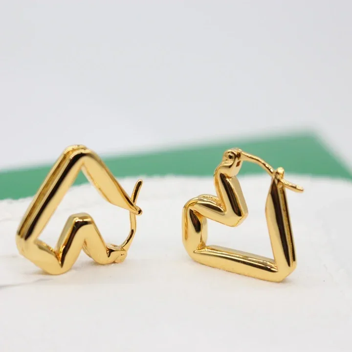 

2026 Fashion Designer Irregular Heart Gold Silver Earring Women Top Quality Luxury Jewelry Trend