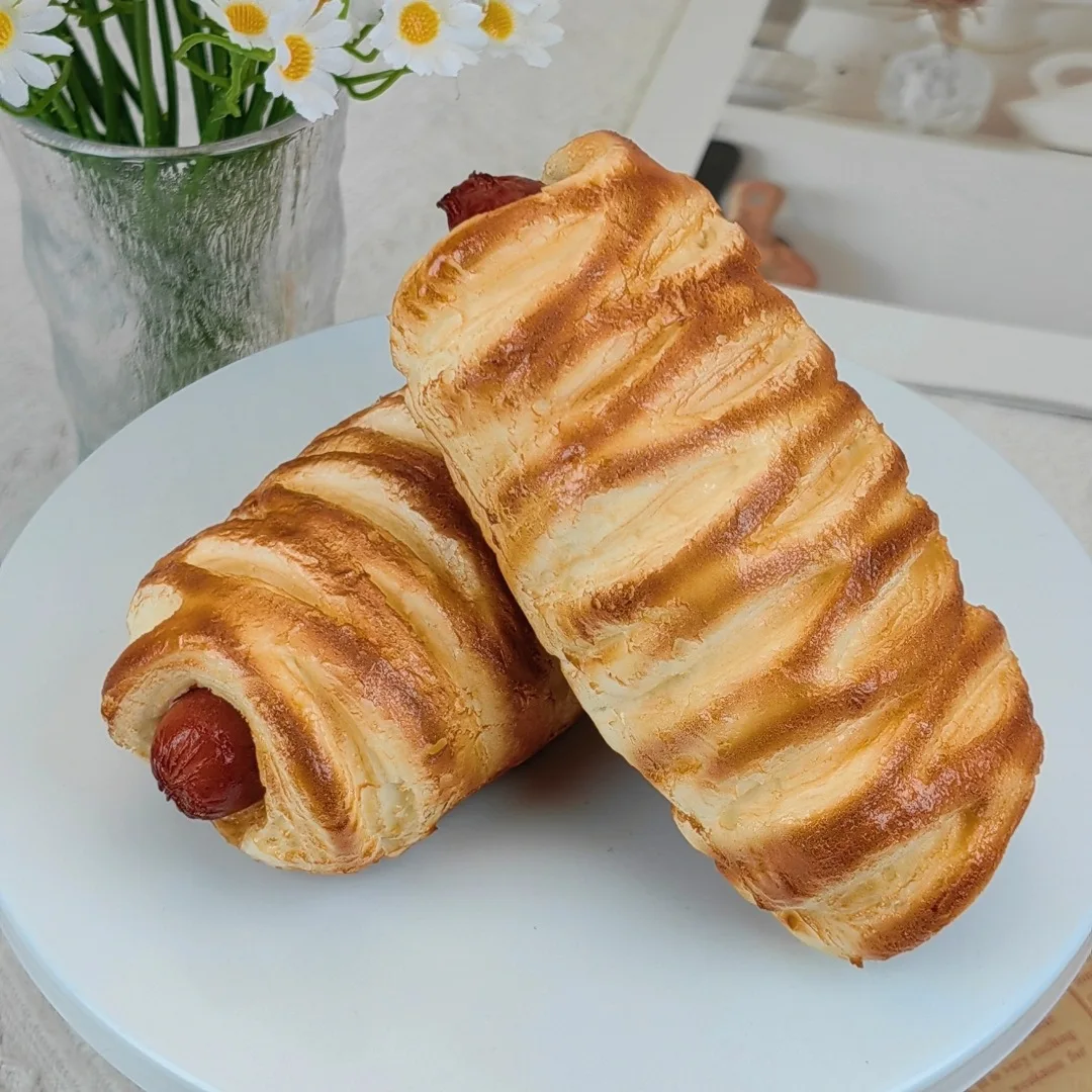 

Artificial Sausage Roll Fake Food PU Model Pastry Bread Simulation Photography Props Bakery Cake Shop Window Display Decoration