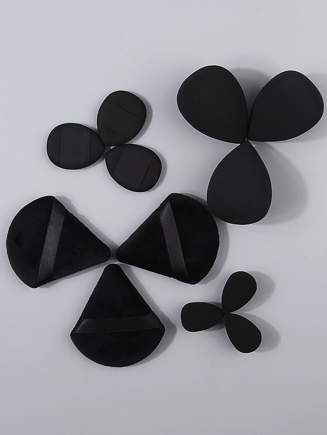 Ensemble d'outils de maquillage pour débutants de 12 pièces : 3 bouffées de poudre libre triangulaires, 3 mini bouffées de coussin, 3 mélangeurs de beauté, 3 mini mélange de beauté