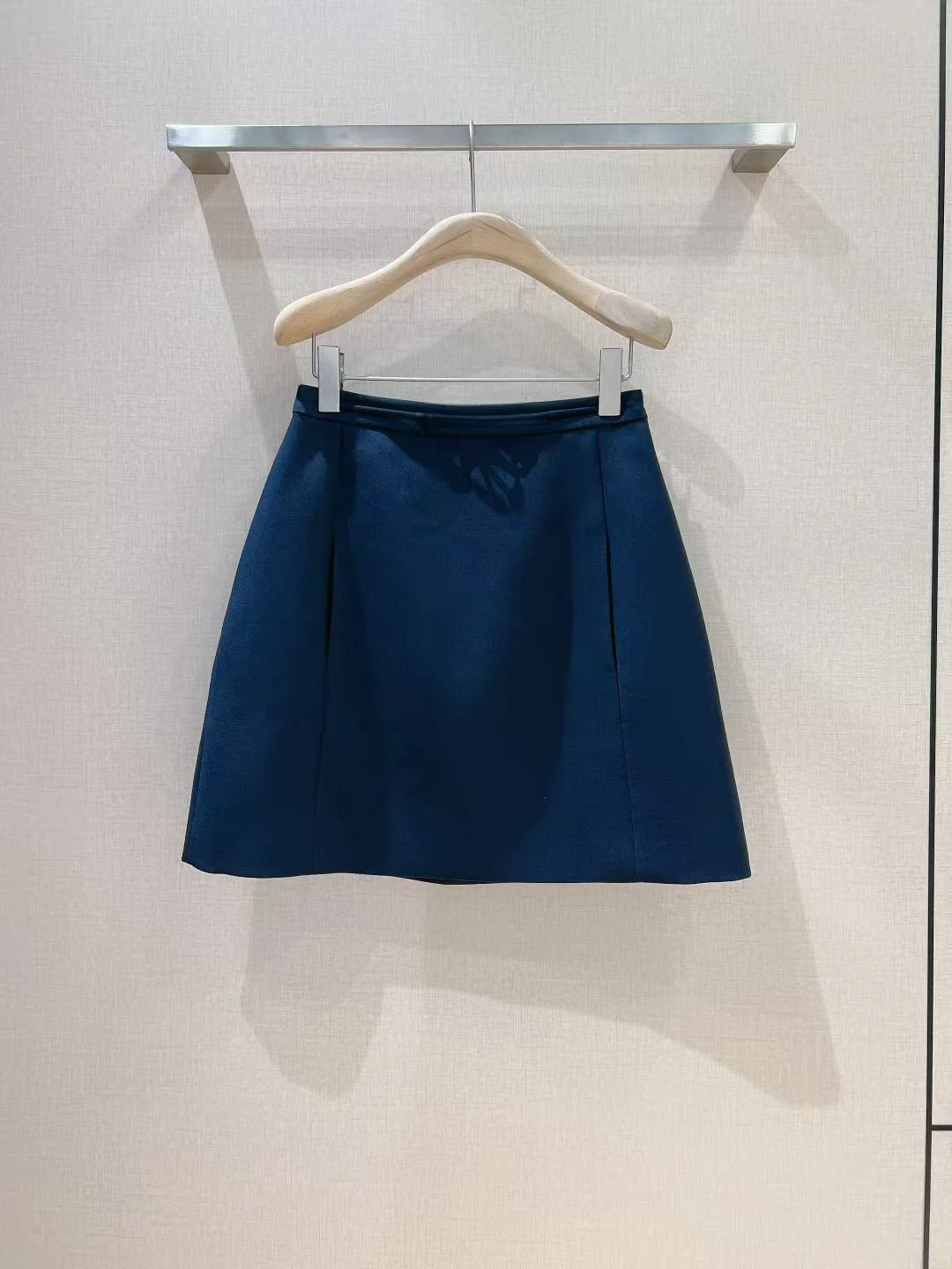 

High end customized women's simple and versatile short skirt
