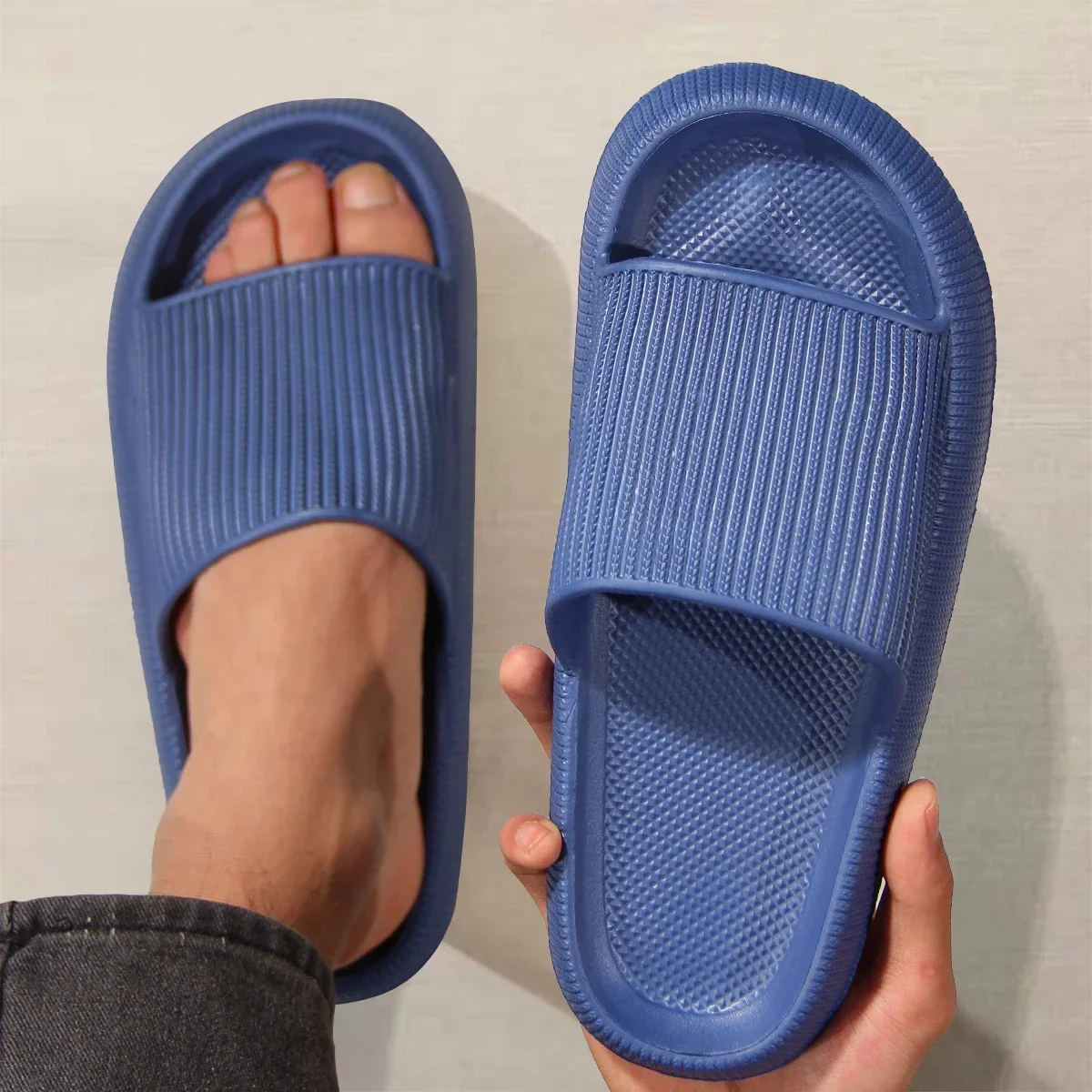 Eva's Simple Herren-Hausschuhe für Herren, Größe 45, Poop-Hausschuhe. Tragen Sie im Sommer eine rutschfeste Schuhe mit weicher Sohle. Und Damenhausschuhe