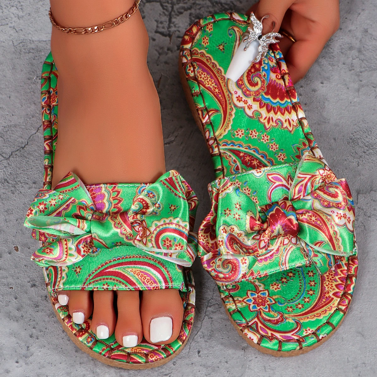 

Женские тапочки, летние модные повседневные сандалии, легкие туфли на плоской подошве с открытым носком, модные шлепанцы без шнуровки, новинка 2024, женские шлепанцы