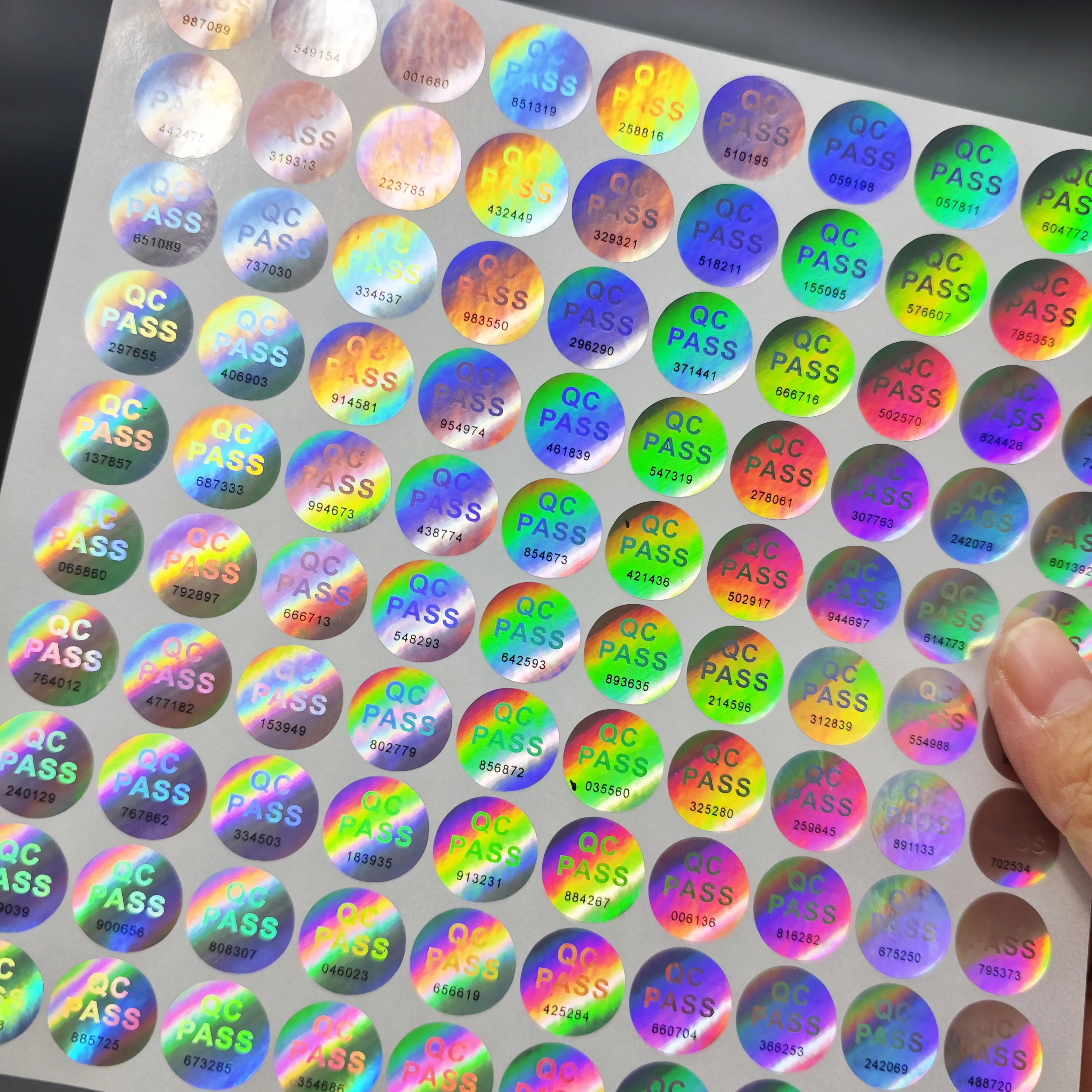 200/400 pezzi adesivi ologramma QC PASS con numeri casuali neri, adesivo rotondo laser lucido per ispezione di qualità garantita