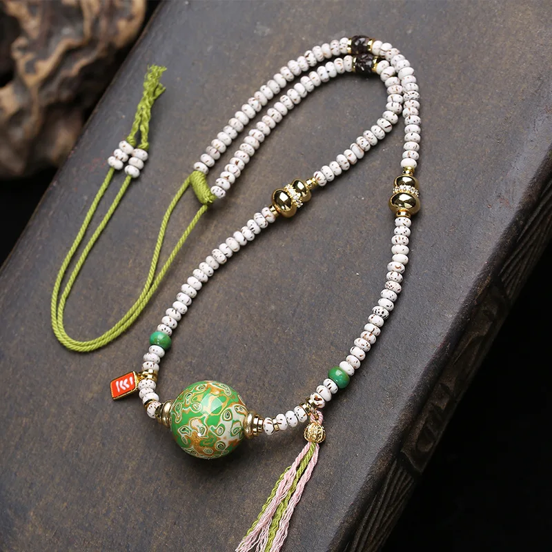 

Tibetan cultural relics, natural stars, moon, bodhi seeds, pill beads, lacquer beads, collarbone chains, coconut stem necklaces