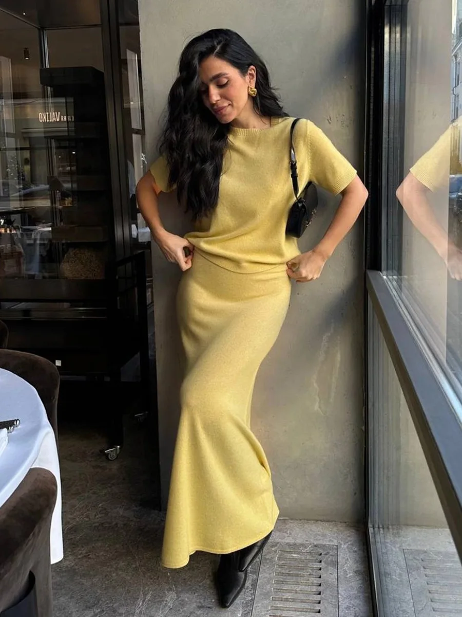 

Elegant Chic Short Sleeve Dress Set Women Solid Casual Knitted Pullover and Maxi Skirts Two Piece Sets Office Lady Skirts Sets