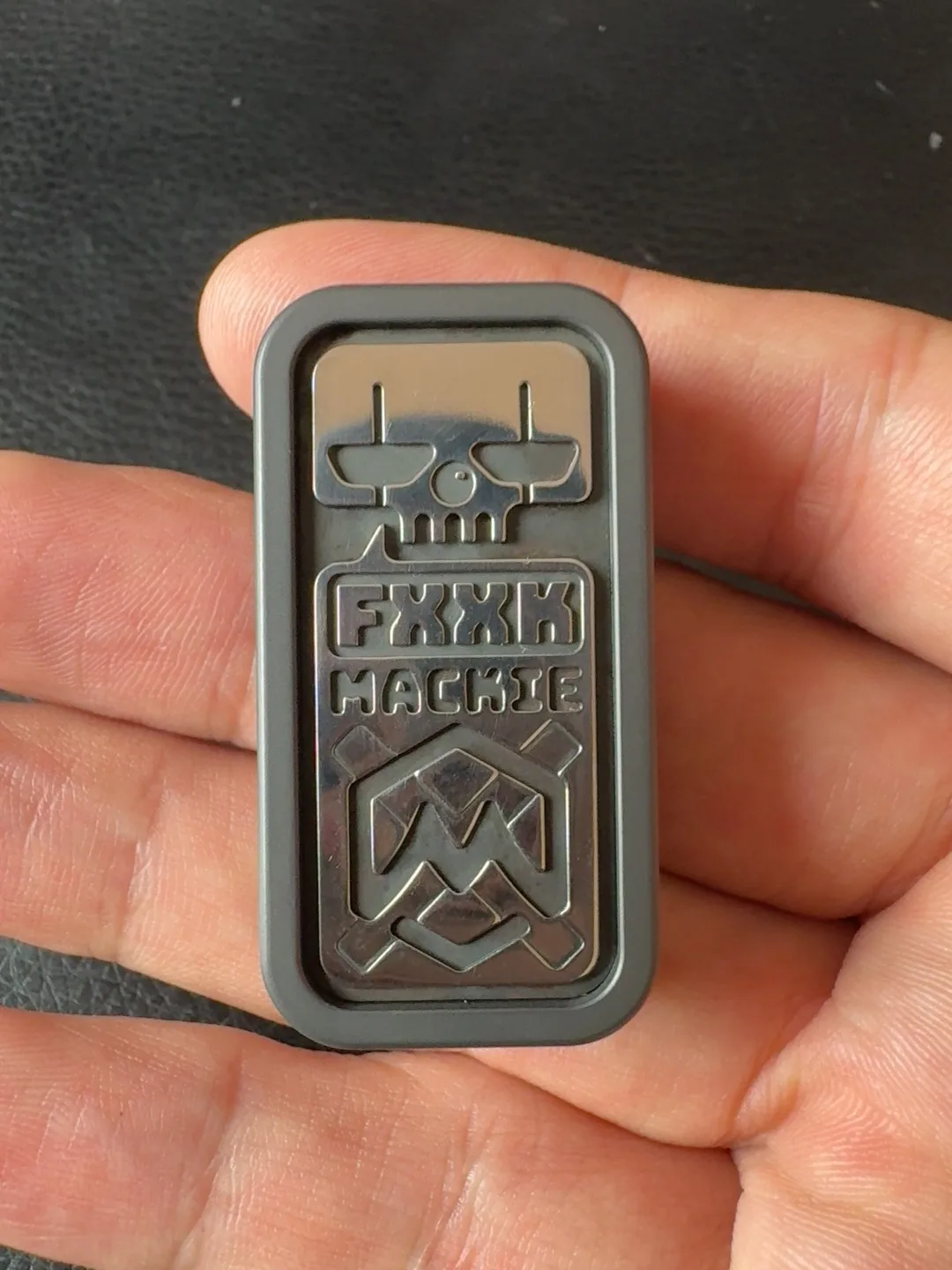 

Old blacksmiths jointly named McKee cp3, made of steel and zirconium EDC, decompression toy