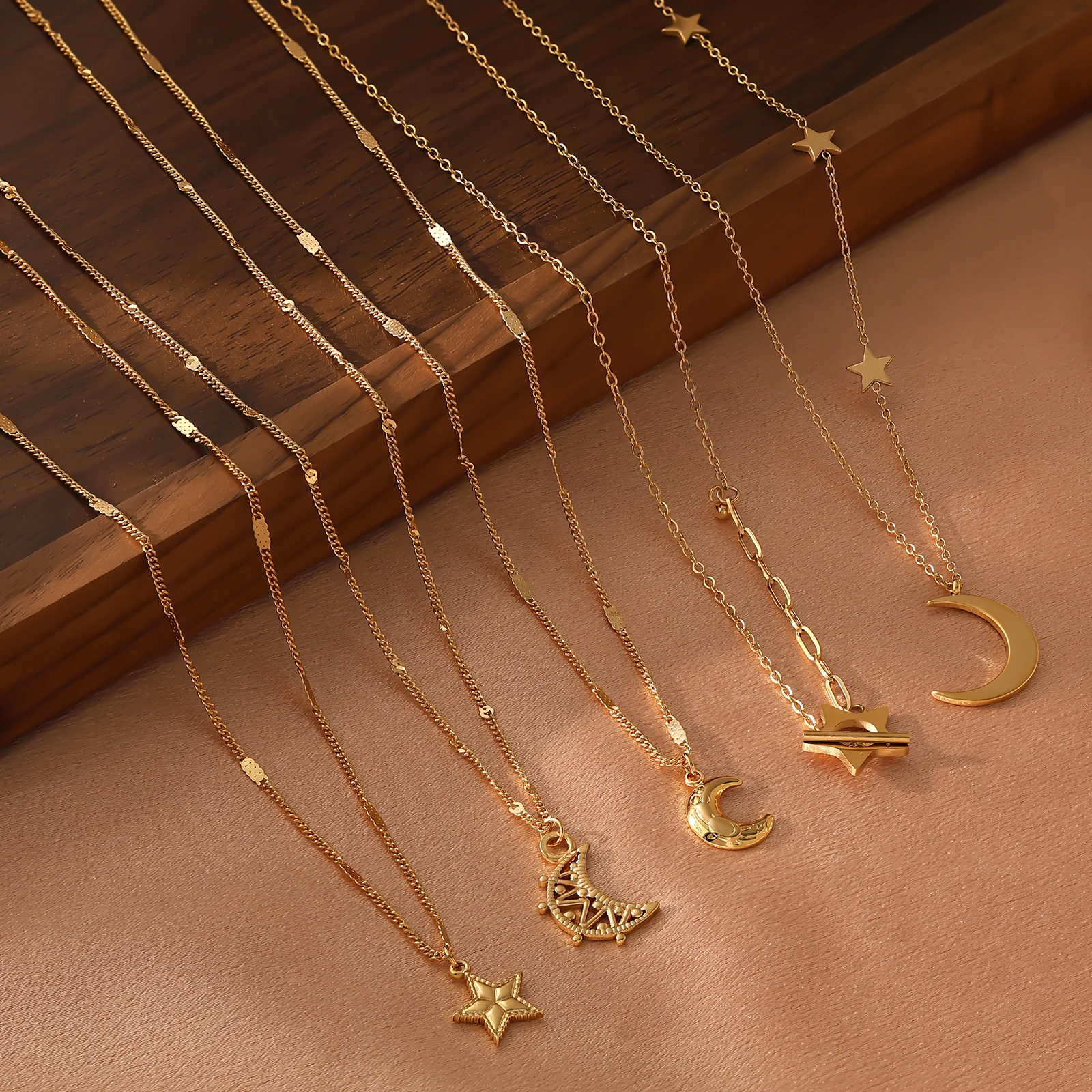 

Women's Simple Fashion Star Moon Stainless Steel 18K Plated Necklace Exquisite Party Jewelry or for Gift