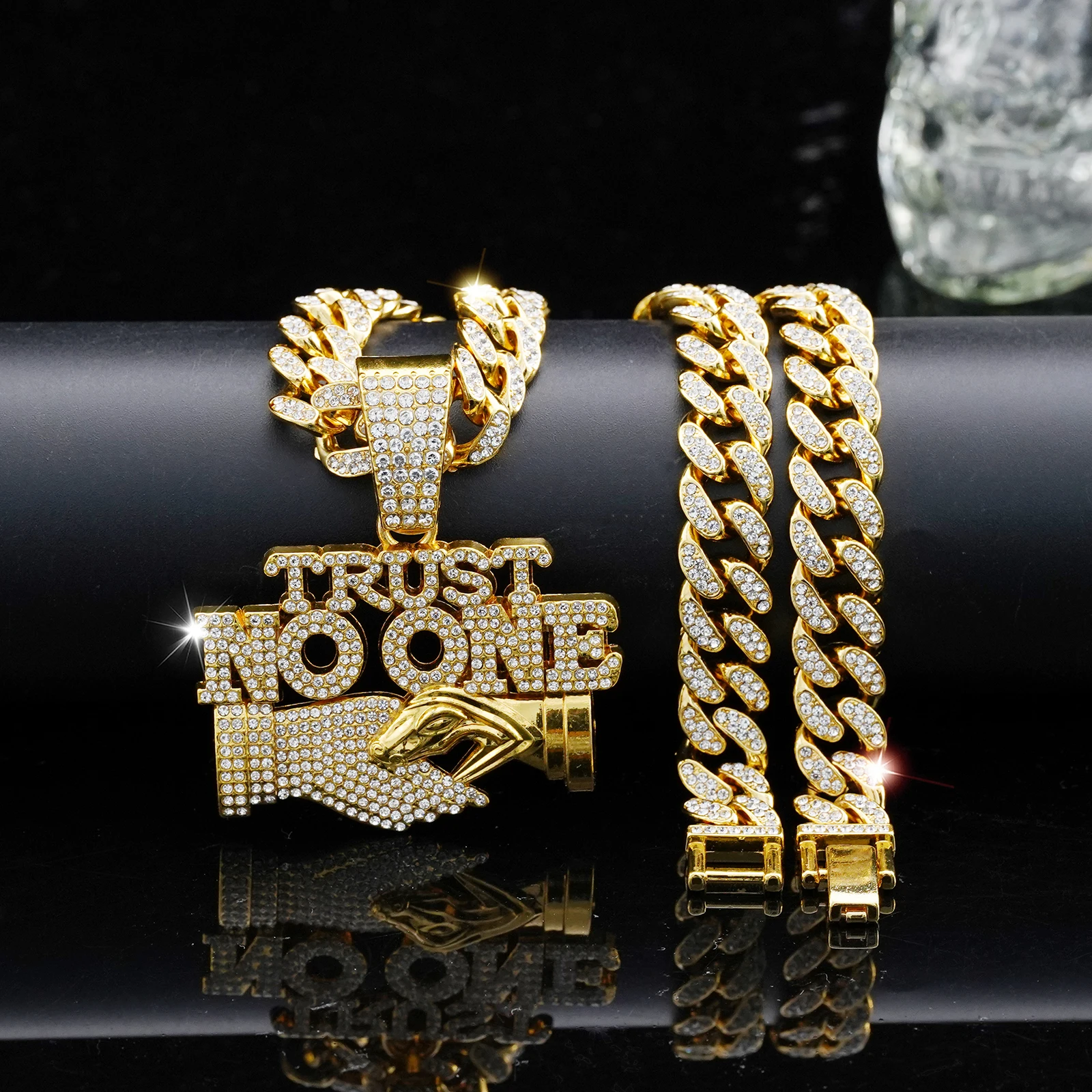 Men\'s Letter TRUST NO ONE Pendant Necklace, Hip Hop Style Rhinestone Necklace Suitable For Party Or Back-To-School Season