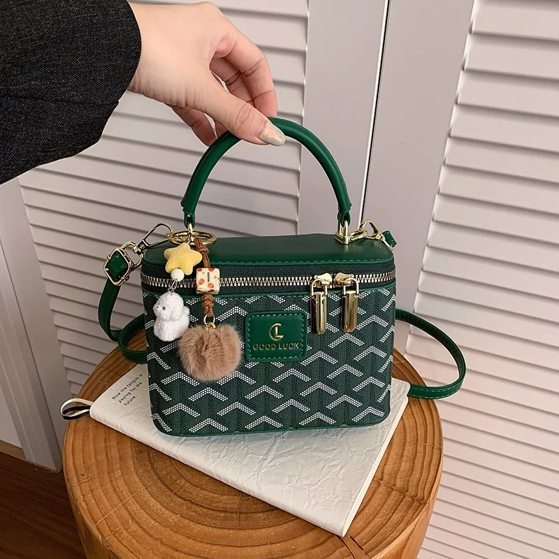 

Сумка-кроссбоди женская стеганая из искусственной кожи в британском стиле, 2026, с цепочкой, маленькая квадратная, с карманом