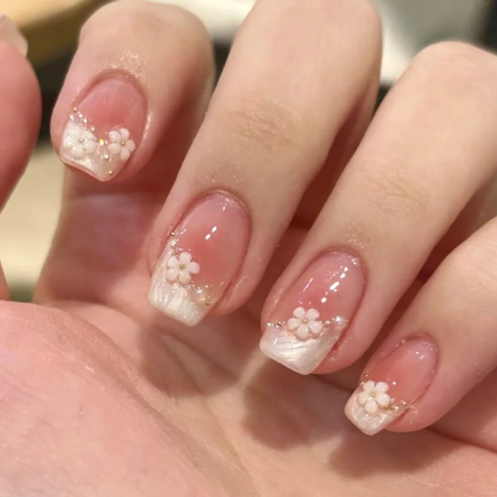 

Metal Bead Pearl 3D Flowers French Silver Pearlescent Nail Art Fashion False Nails Detachable Finished Fake Nails Press on Nails