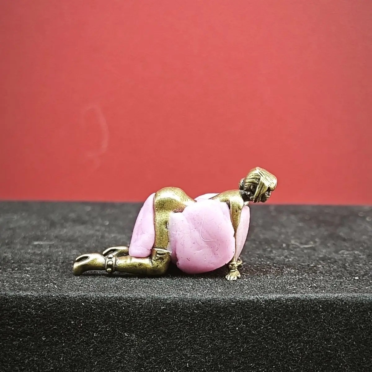 

Antique Brass Miniature Art Figurine - Vintage Stylized Female Statue for Desktop Decor, Collectible Ornament