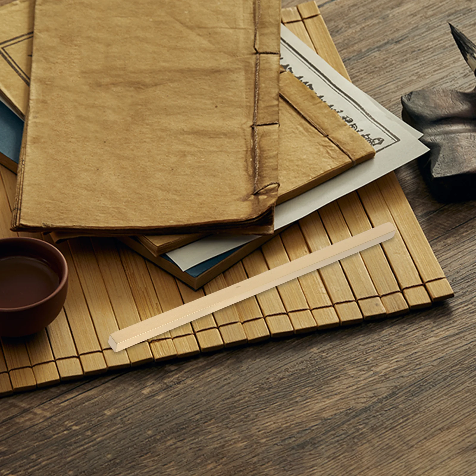 

Thickened Copper Vintage Paperweight Long Heavy Duty Metal Paper Weight for Calligraphy Desktop Office Decoration and Art Use