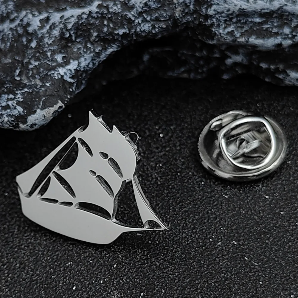 Stainless Steel Sailboat Brooch Vintage 18K Gold Plated Lapel Pin Sailing Ship Shape Good Luck Jewelry Suit Shirt Accessories
