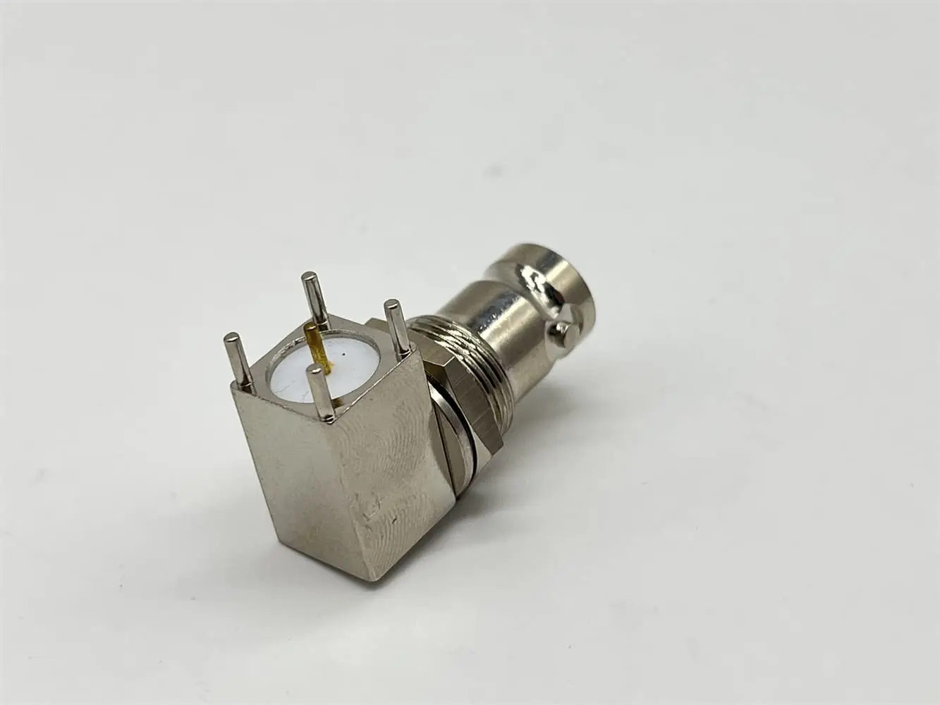 BNC Jack Connector Female Right Angle PCB Mount Through Hole 75Ω