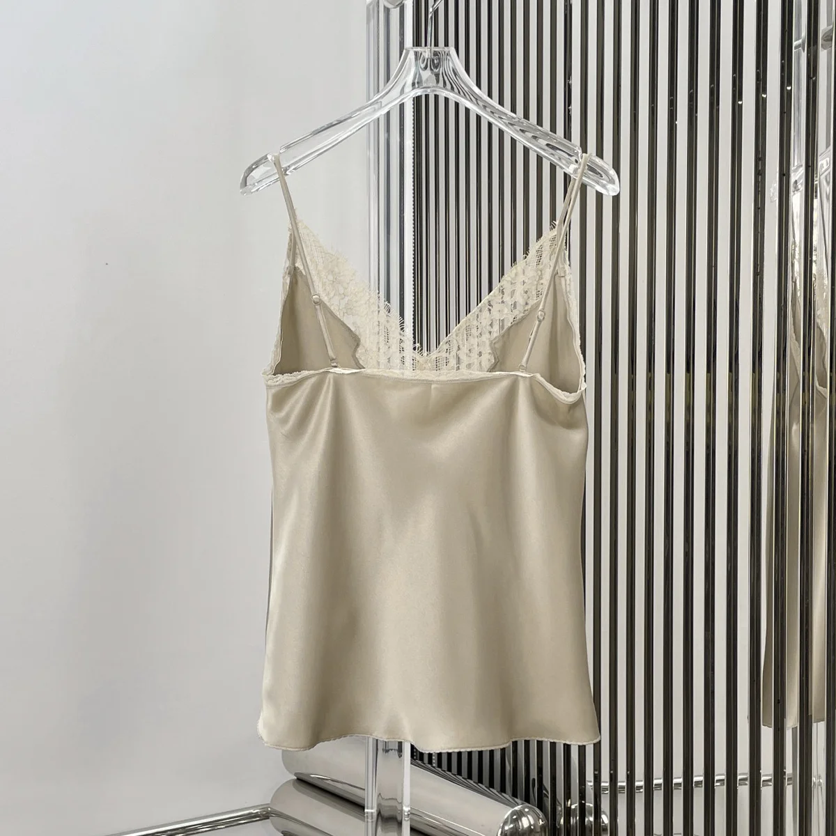 High Quality Women V Neck Floral Lace Trim Adjustable Spaghetti Strap Camisole Casual Daily Tops lyt122618