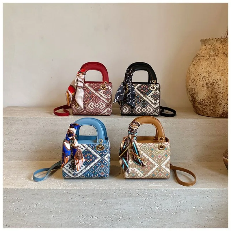 

Fashionable Trendy Clutch Bag With Unique Vintage Appeal Letter Logo And Elegant Leather For Evening Show