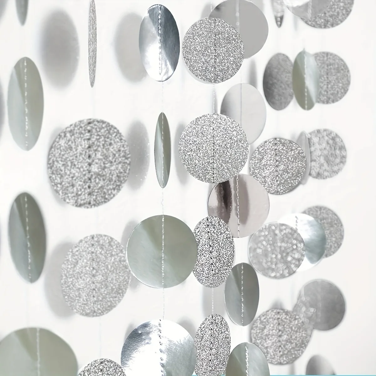 Shimmering 2-Piece, 4m Glitter Silver Circle Dot Garland Decorations - Create a Sparkling Flutter Effect for Weddings