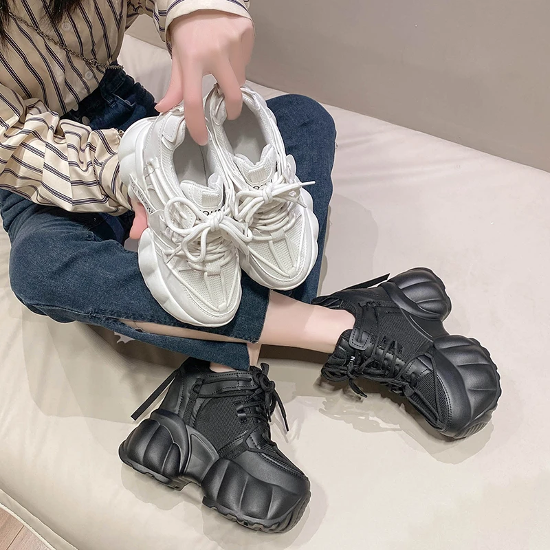 2023 wiosna kobiety sznurowane siatki Chunky Sneakers biały 11CM wysoka podeszwa Ulzzang skórzane buty oddychające Casual Sport buty dla taty