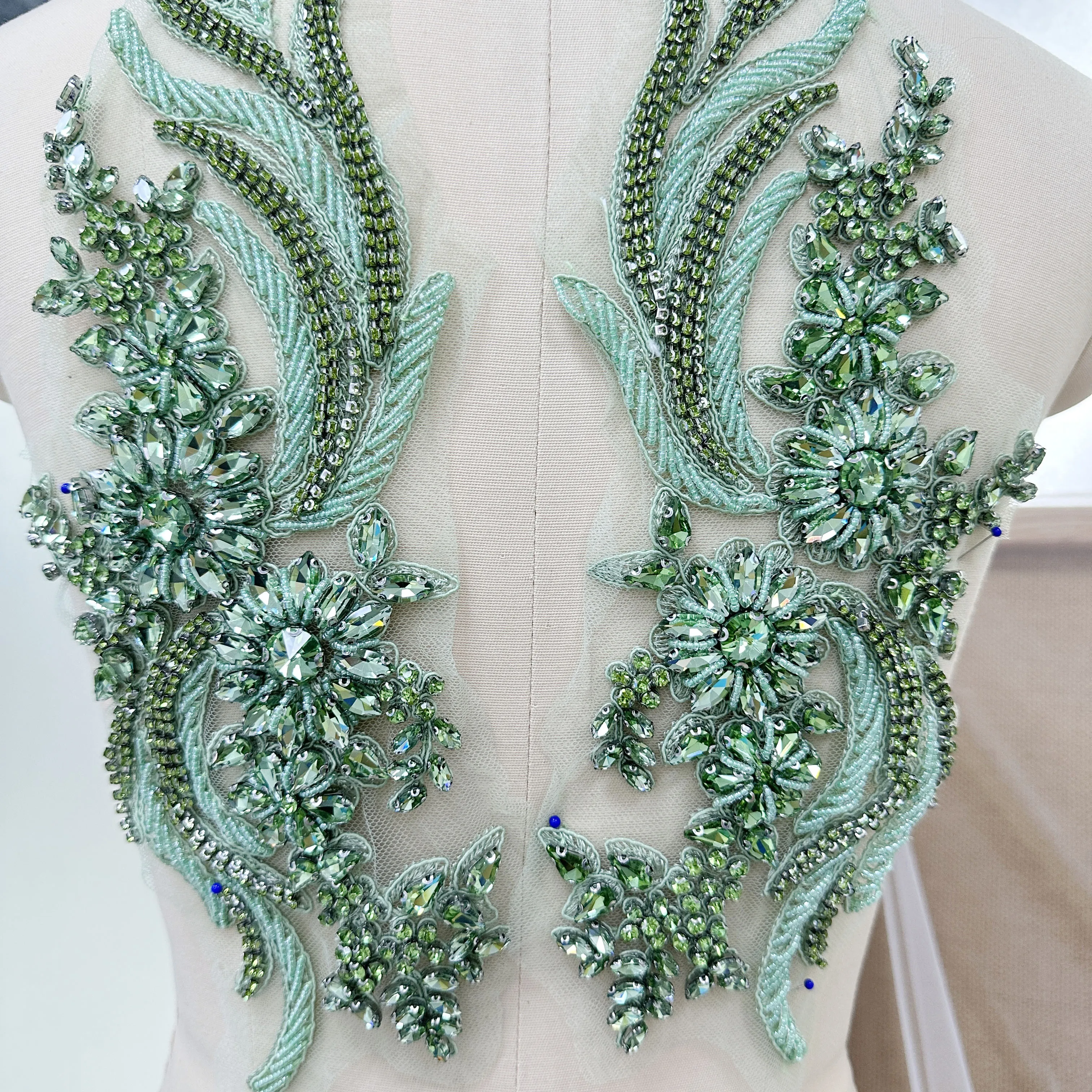 Apfelgrüne Phoenix-Strass-Applikation mit Perlen, Kristall-Brautkleid-Oberteil, Cape Couture Kristall-Applikation – Detail 3