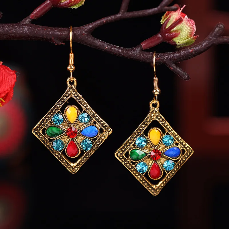 Vintage Ethnic Rhombus Rhinestone Flower Drop Earrings for Women Boho Antique Gold Color Hollow Indian Earring Jhumka Jewelry