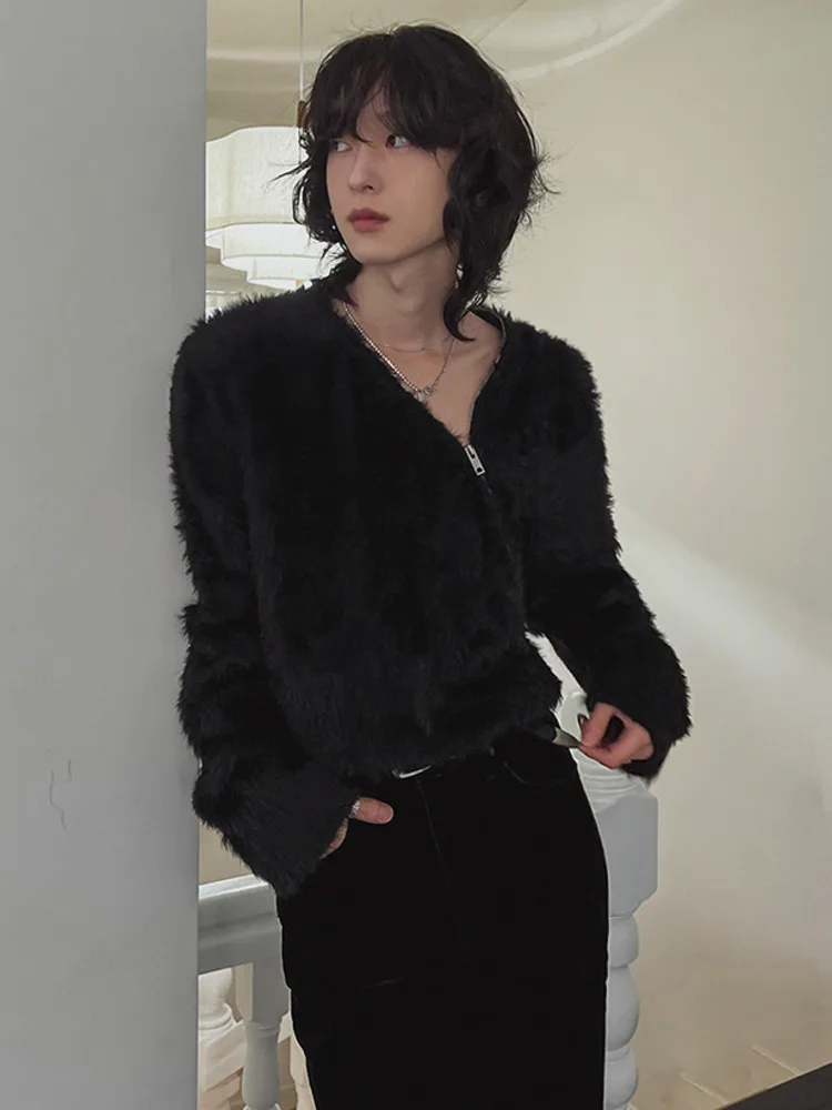 

2025 зимние мужские мягкие свитера на молнии с v-образным вырезом, нишевый дизайн, однотонные вязаные топы, пуловер, свободная мужская одежда