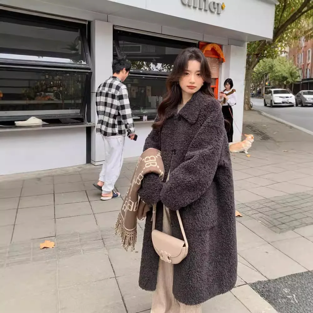 Seattle 2024 Winter New Collection: Real Lamb Wool Sheep Trimmed Fur One Piece Coat for Women, Medium to Long, Loose Fur Outer