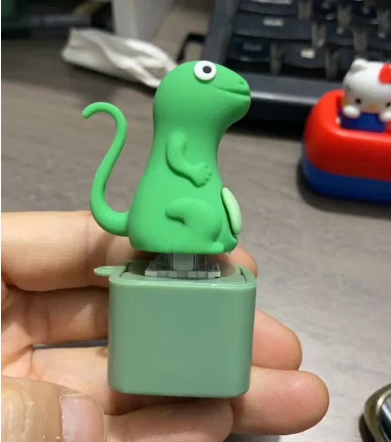 Funny Croaking Frog Keychain Rechargeable Lizard Toy Button Clicker Fidget Keyboard With Led Light For Stress Relief Sensory Toy