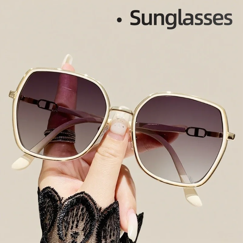 

Multifunctional Oversized Polarized Sunglasses Stylish and Versatile UV-Protective Eyewear Unisex Eye Protection Gear