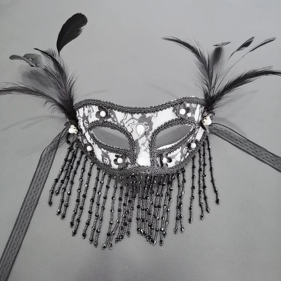 

Маска для лица на Хэллоуин, реквизит для взрослых, вечерние маскарадные перья, бусины, кисточка, полумаска