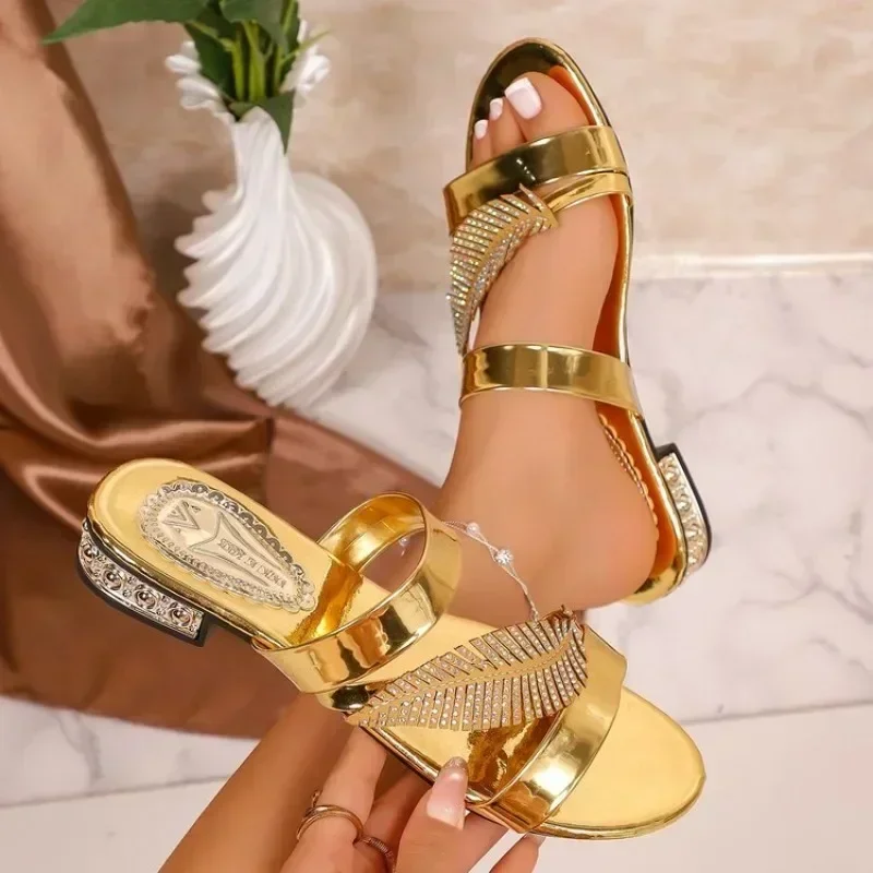 Damen Sommer Neue Kollektion Pantoletten 2026 Modische Glitzernde Diamant-Verzierte Runde Zehenpartie Damenschuhe Lässige Komfortable Mittelhohe Sandalen