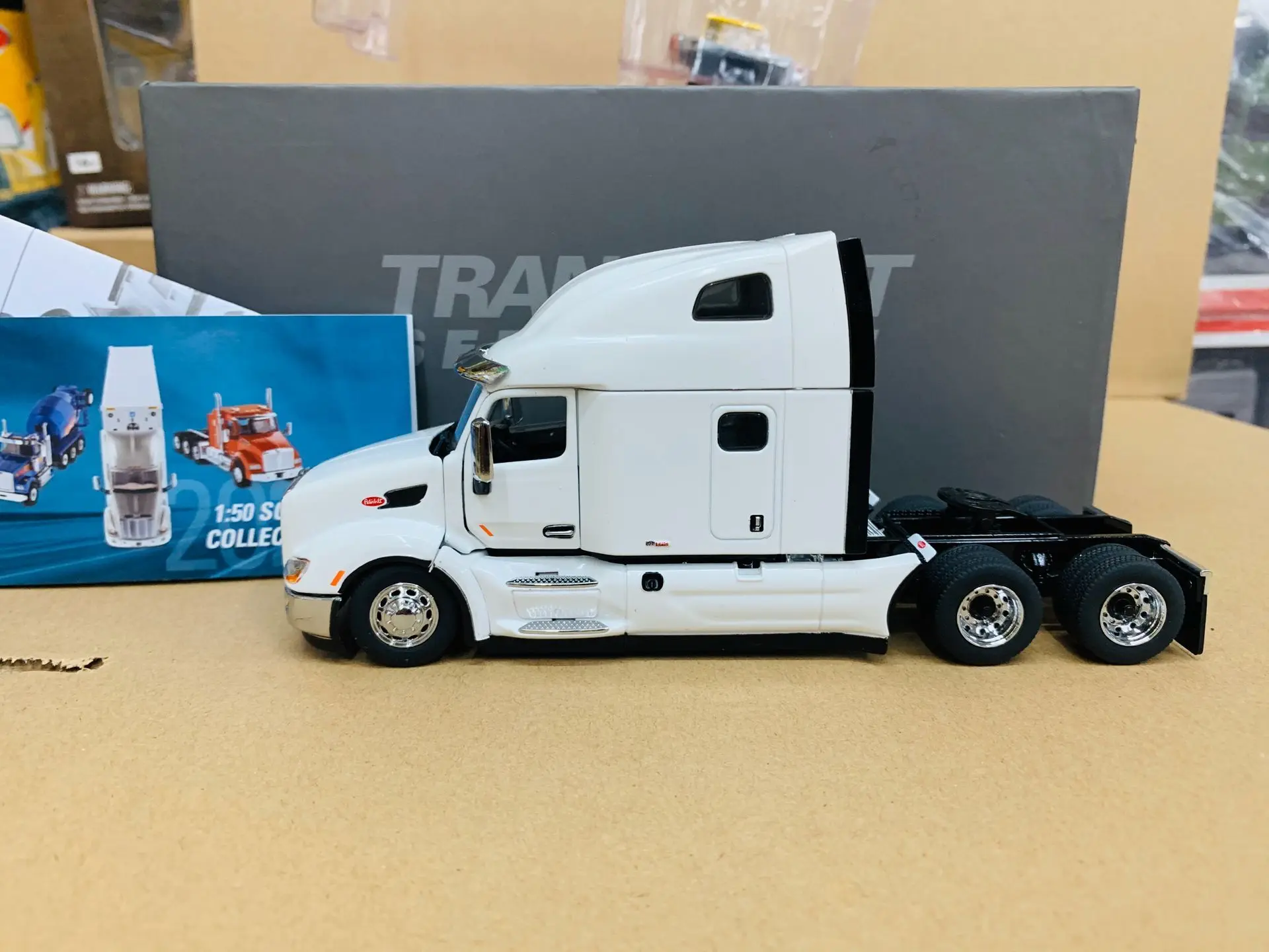 Diecast Masters 579 UltraLoft 6x4 Prime Mover Truck White 1:50 Scale DieCast Model 71072