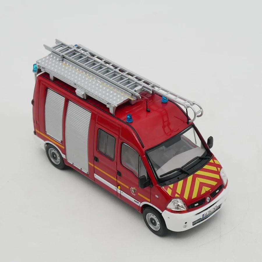 Diecast Ixo 1:43 escala Renault Master Renault pan motor de bomberos francés coche en miniatura de aleación juguete coleccionable regalo exhibición de recuerdo