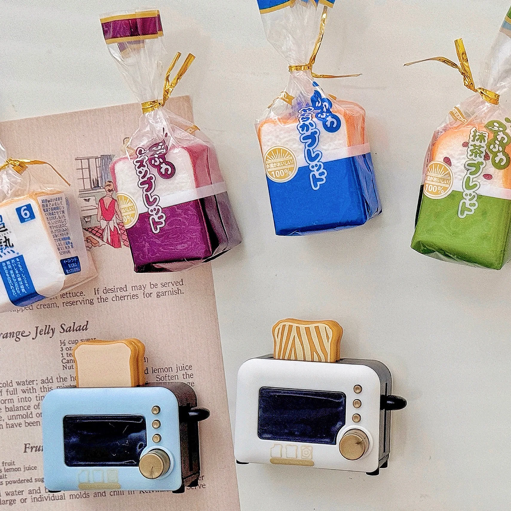 

3D Miniature Toast Spitting Driver Toy Magnetic Patch Decompression Toast Bag Bread Magnetic Suction Refrigerator Patch