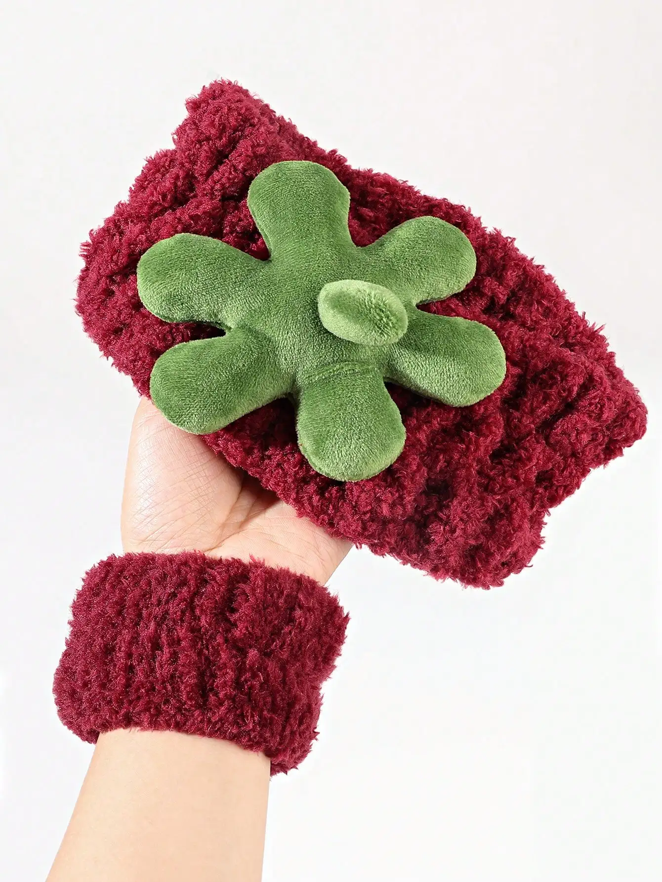 3-teiliges Set mit roten Erdbeer-Stirnbändern und Armbändern, niedlich gepolstert, weiches Frottee, Haarschmuck für Frauen und Mädchen, Hautpflege-Haarband – Detail 7