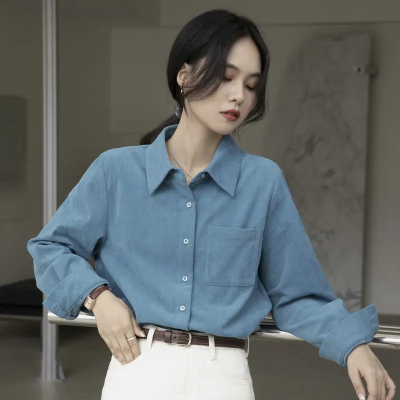 

Утепленное женское пальто свободного кроя в винтажном стиле с длинными рукавами, V-образным вырезом, однотонное, на пуговицах, для осени и зимы