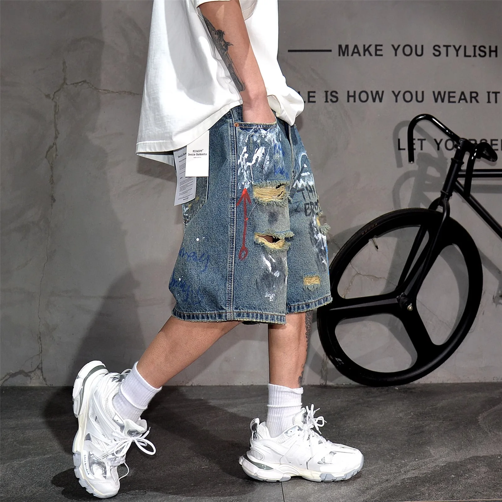 

Street Style Graffiti Hole Ripped Denim Shorts Men's Trendy Loose Wide Leg Five-Point Pants Cool And Handsome Mid-Pants