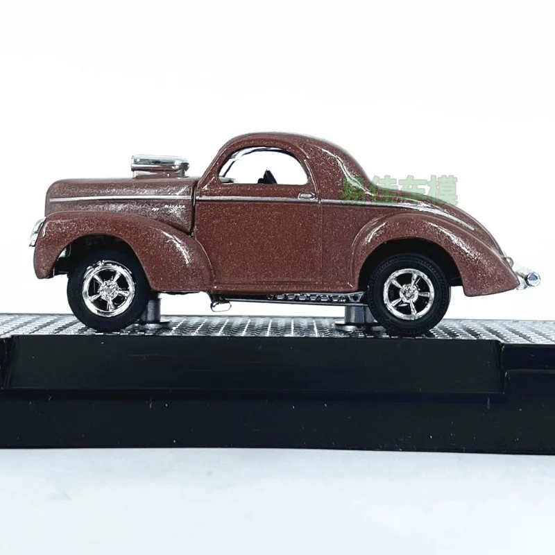 1:64 M2 Simulated Alloy Static Car Model, Collectible Finished Product, Ornament, Brand New with Packaging, Men's Birthday Gift