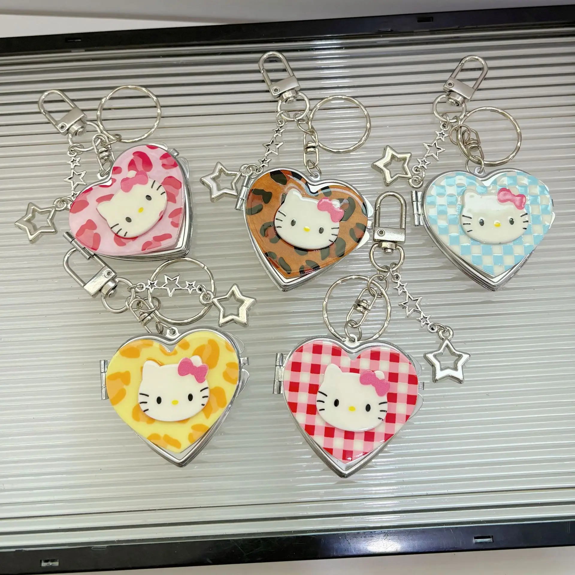 Cute Leopard Print Checkered Heart-Shaped Portable Mirror Keychain Bag Pendant Makeup Keychain Bag Pendant Gift For Girlfriend - view 2