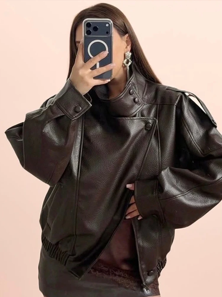 Damen Vintage Kunstleder-Motorradjacke mit Hohem Kragen, Asymmetrischem Reißverschluss, Fledermausärmeln, Loser Passform und Elastischem Saum – Detail 4