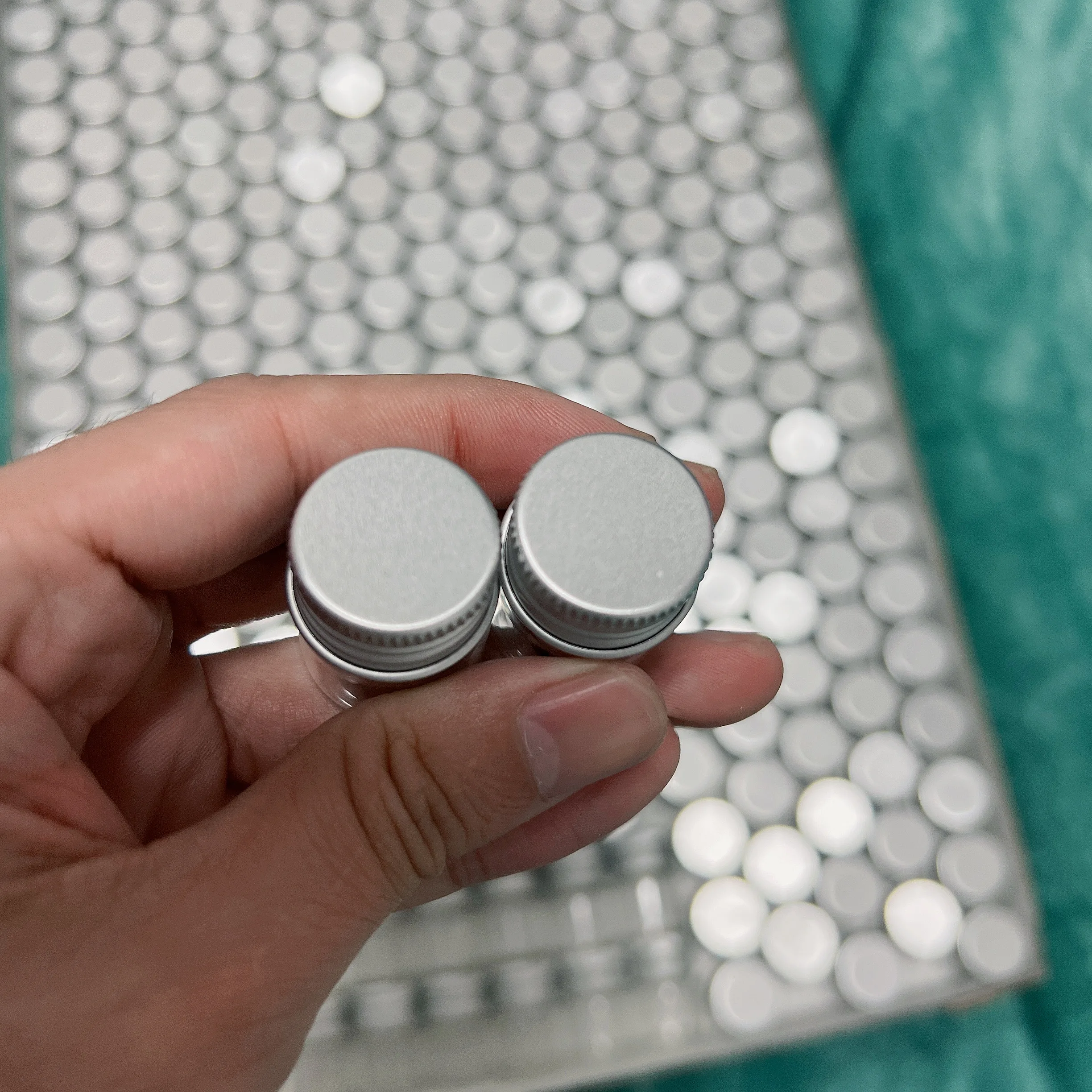 50pcs 100pcs 22*30mm 5ml Mini Glass Jars 50PCS 105PCS 13*22*30mm 5ml Small Glass Bottles with Aluminium Lids