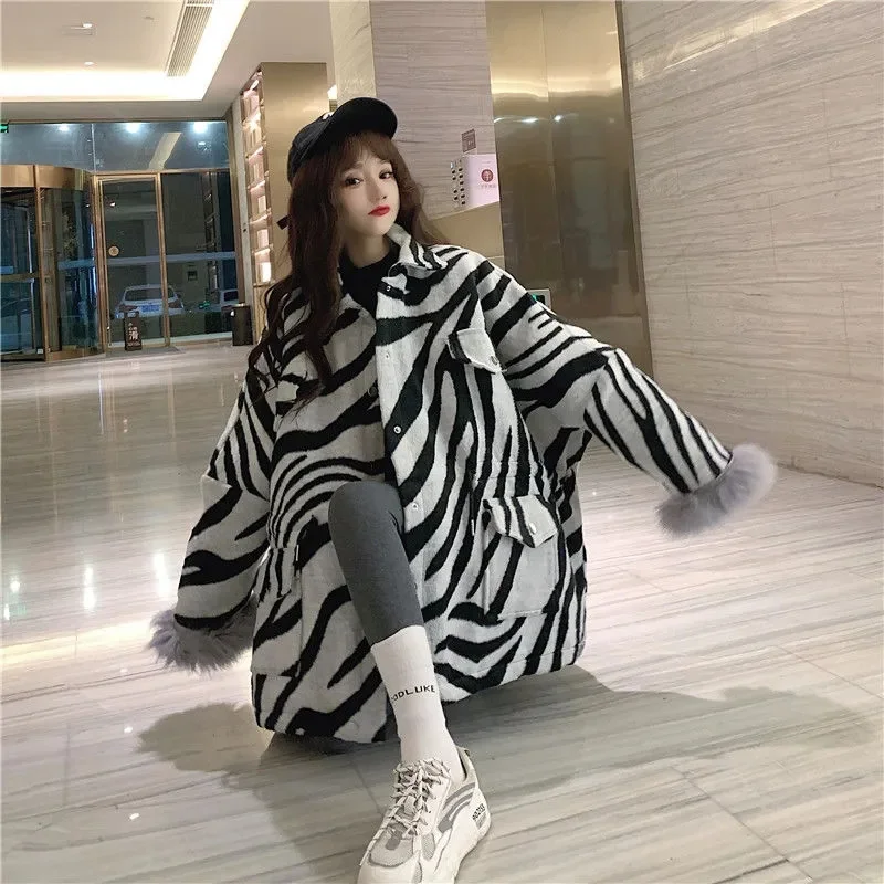 

2022 New Winter Korean Version of the Fat MM Women's Retro Striped Woolen Fabric Waist Thickened Mid-length Cotton Coat Women X8