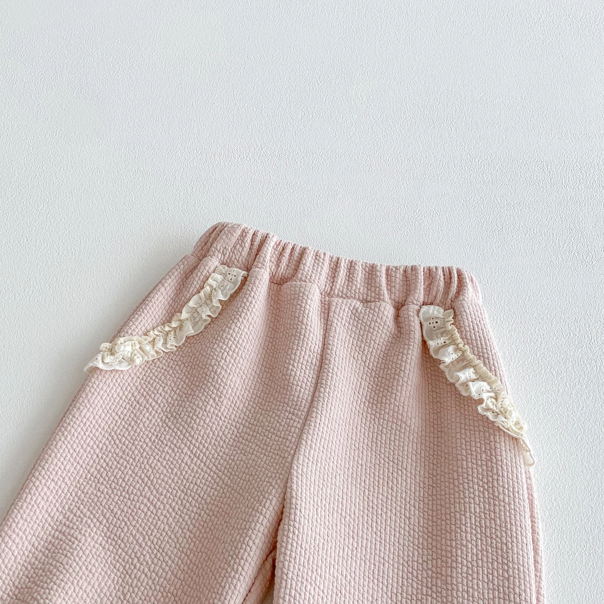 Frühlings- und Herbst-Set im Koreanischen Stil: Niedliches Baby-Sweatshirt mit Spitzenbesatz und Puppenkragen sowie Jogginghose – Detail 7