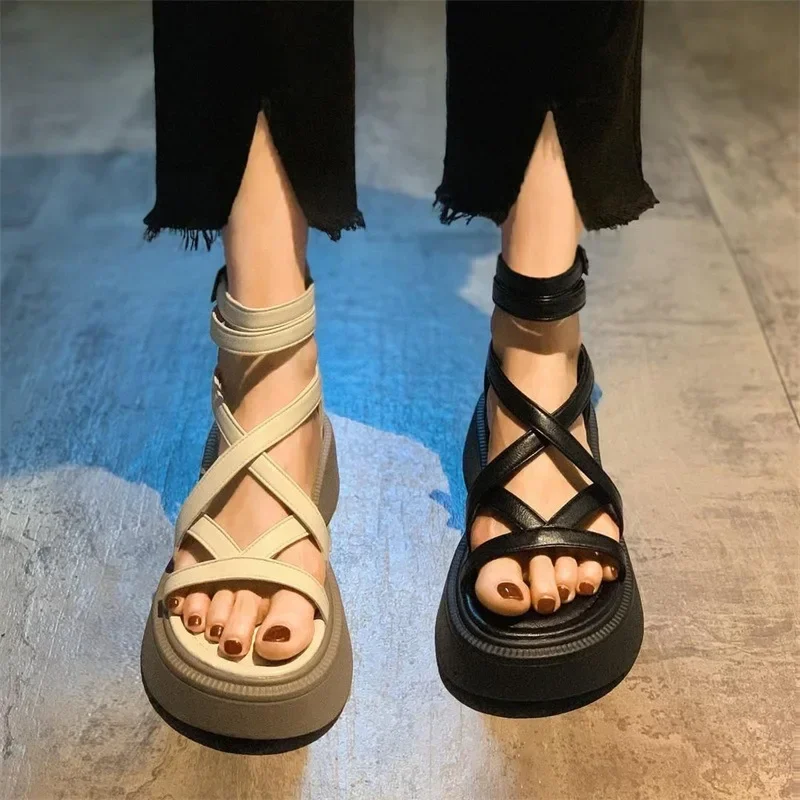 2024 Roman Flat Shoes Women\'s Designer Hick Heel Women Sandals Fashion Casual Sandals New Hollow Open Toe Shoes Female Summer